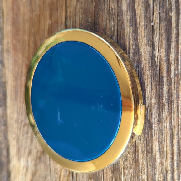 Vintage Estee Lauder Compact - Picture 3 of 4